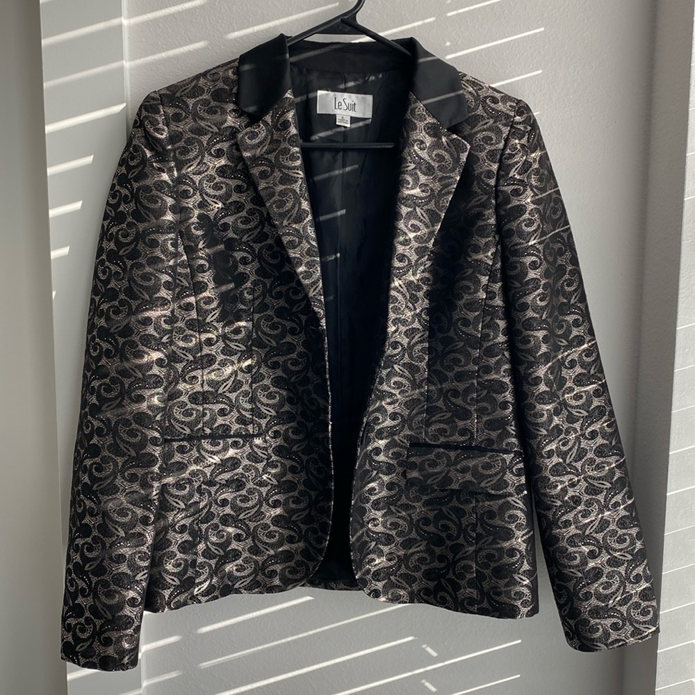 Le Suit black and pattern blazer